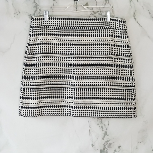 LOFT Dresses & Skirts - 🔴5/$30 LOFT Black & White Pencil Skirt